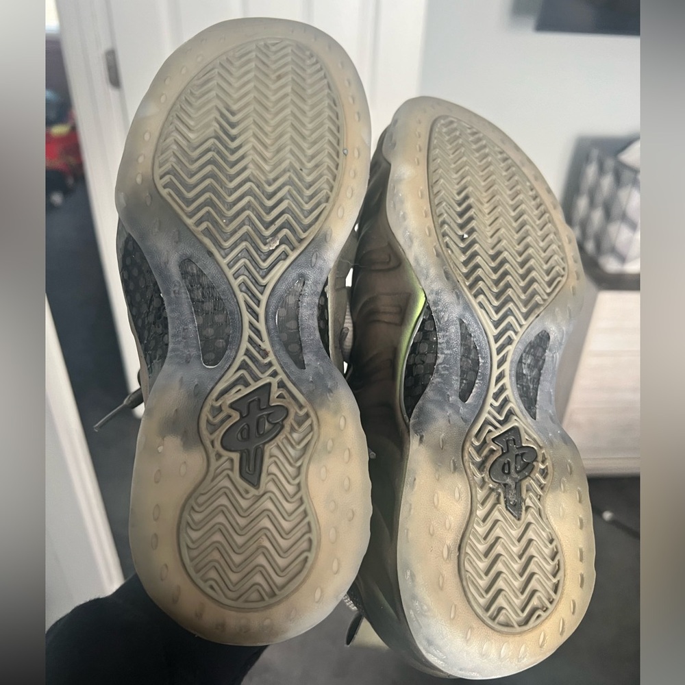 Women Air Foamposite One - Picture 2 of 4